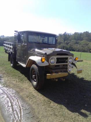 TOYOTA BANDEIRANTE 3.7 BJ50LV 4X4 TETO RIGIDO DIESEL 2P MANUAL